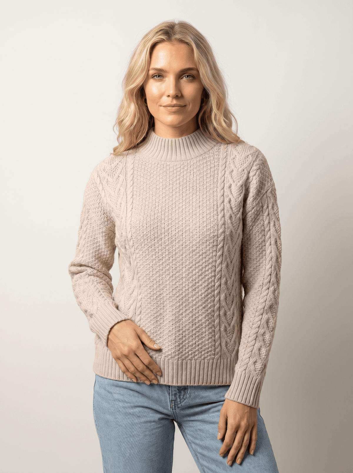 Cable Knit Mock-Neck Sweater - vencé