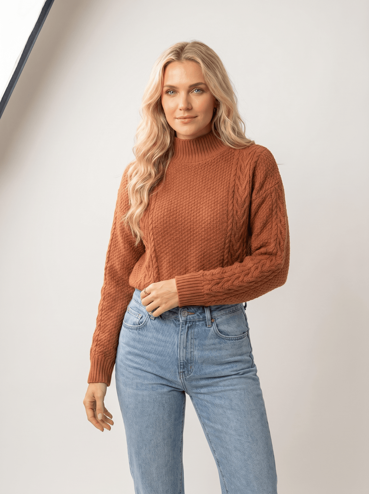Cable Knit Mock-Neck Sweater - vencé