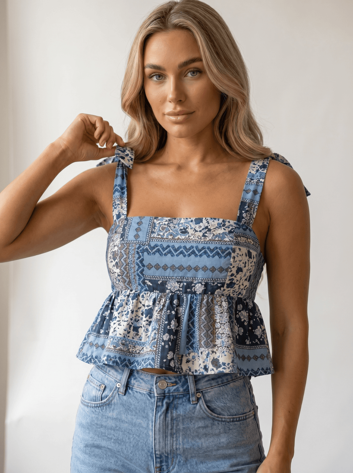 Crochet Lace Open-Front Cape Cardigan - vencé