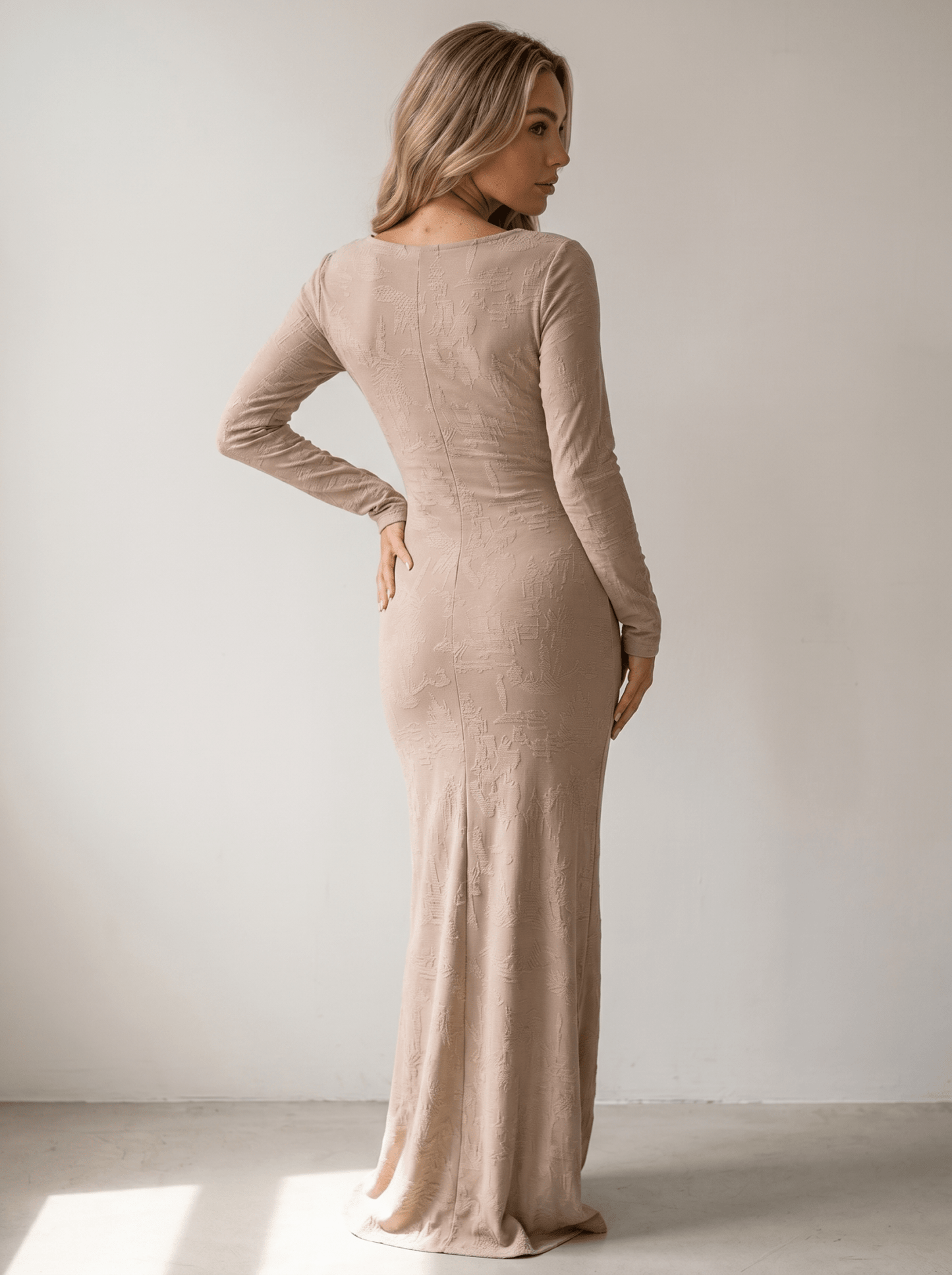 Long-Sleeve Square-Neck Jacquard Bodycon Maxi Dress - vencé