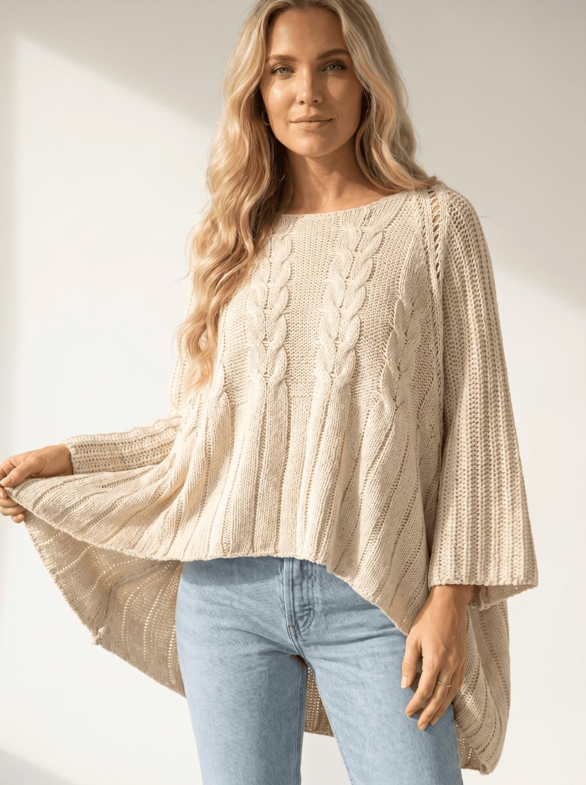 Sleeveless Round-Neck Knit Cape - vencé